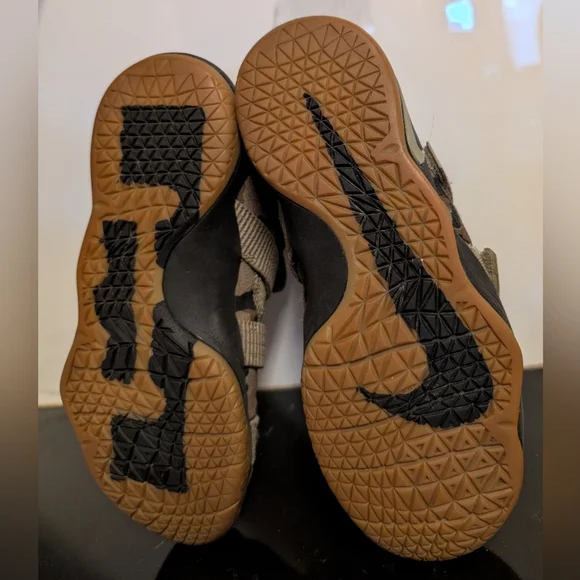 Nike Zoom LeBron Soldier XI Como Sneakers Junior Size 6.5Y MSRP $140 - Picture 8 of 9